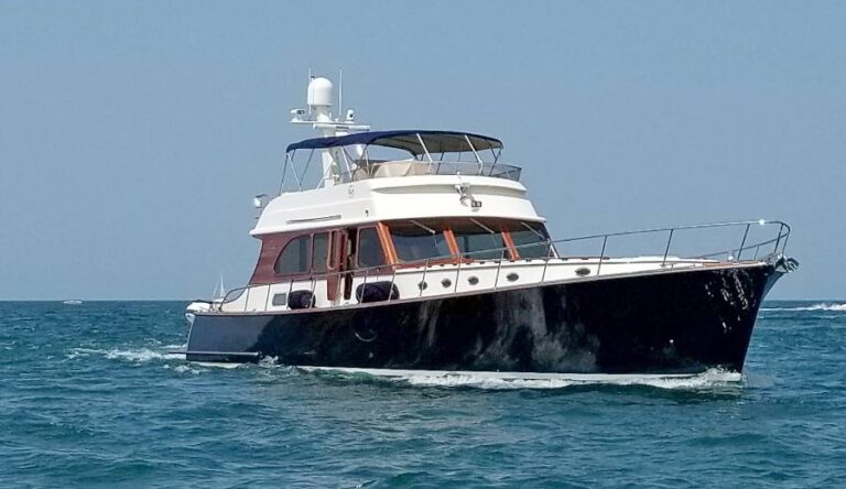 Luxury Yacht Rental & Charter Michigan - Sunrise Yachts